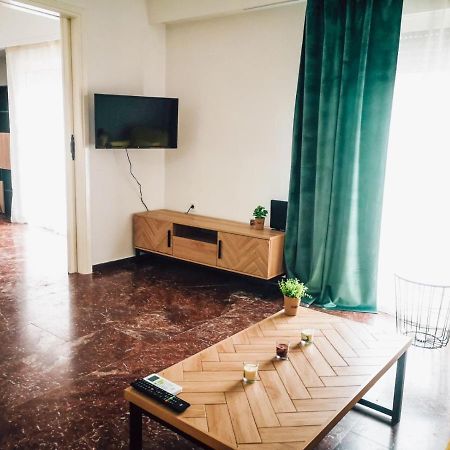 Explore Greece From Colorful City Centre Apartment Chalkida Exterior photo
